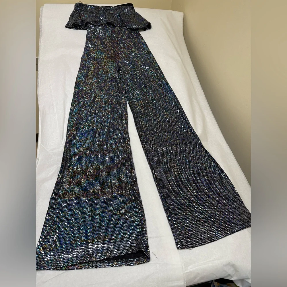 💥Fashion Nova 💥Iridescent Sequin Wide Leg Jumpsuit💥 - Picture 1 of 7